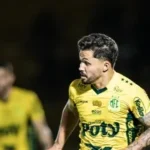 Alesson marca em 35 segundos e crava o gol mais rápido do Brasileirão 2025