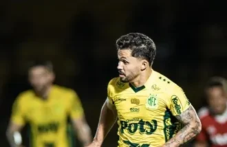 Alesson marca em 35 segundos e crava o gol mais rápido do Brasileirão 2025