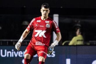 Santos enfrenta Vitória pela 29ª rodada do Brasileirão; veja onde assistir ao vivo