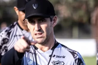 Ceará é derrotado pelo Botafogo e técnico Léo Condé critica arbitragem