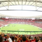 Flamengo e Racing reeditam clássico sul-americano marcado por equilíbrio e polêmicas