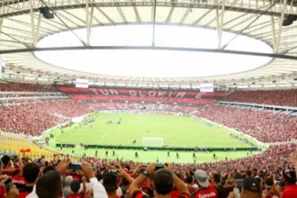 Flamengo e Racing reeditam clássico sul-americano marcado por equilíbrio e polêmicas