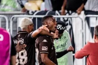 Rayan decide clássico, Vasco supera Fluminense no Maracanã e recebe elogios de Coutinho