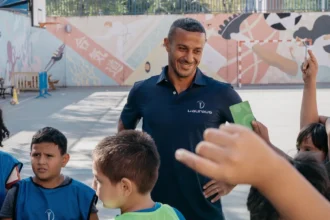 Flick é mantido fora do clássico, e Barcelona prepara Thiago Alcântara para o banco diante do Real Madrid
