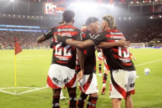 Flamengo bate Racing no Maracanã e leva vantagem para o jogo de volta na semifinal da Libertadores