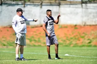 Atacante Jeh participa de treino e pode reforçar a Ponte Preta na decisão da Série C