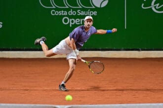 Chuva adia rodada e deixa quadras pesadas na Costa do Sauípe