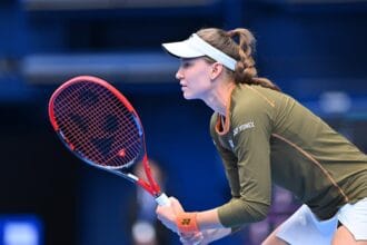 Rybakina avança às semifinais em Tóquio e confirma presença no WTA Finals