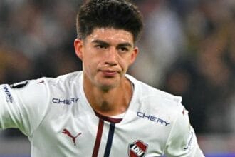 Gabriel Villamíl, o “senhor altitude”, marca dois e deixa LDU perto da final da Libertadores