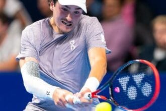 João Fonseca encara Denis Shapovalov nas quartas do ATP 500 da Basileia; saiba onde assistir ao vivo