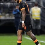 Dorival improvisa José Martínez na lateral e aprova atuação em vitória do Corinthians