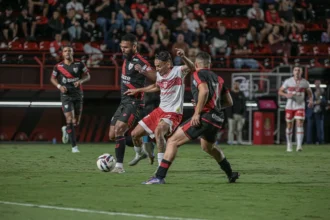 CRB e Atlético-GO fazem confronto direto pela parte alta da Série B neste domingo