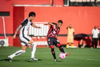 Vitória esbarra nas finalizações, perde para o Corinthians e segue no Z-4