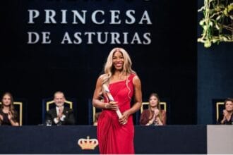 Serena Williams recebe Prêmio Princesa de Astúrias do Esporte e mostra nova silhueta em Oviedo