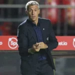 Crespo celebra vitória do São Paulo, mas admite incerteza sobre permanência até 2026