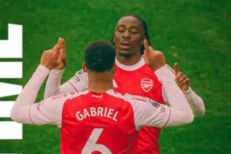 Arsenal supera Crystal Palace e abre quatro pontos na liderança após tropeço do Manchester City