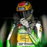 Piloto suíço Noah Dettwiler sofre paradas cardíacas e fratura exposta após acidente na Moto3