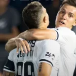Vasco supera Bragantino fora de casa com dois de Vegetti e engata quarta vitória seguida