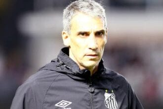 Botafogo enfrenta Santos às 16h pela 30ª rodada do Brasileirão; Globo e Premiere exibem ao vivo