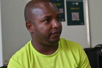 Ex-boleiro na era Guga lidera projeto social e chefia boleiros no Challenger de Sauípe