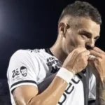 Vegetti volta a marcar, faz dois gols e comanda vitória do Vasco sobre o Bragantino