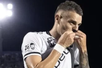 Vegetti volta a marcar, faz dois gols e comanda vitória do Vasco sobre o Bragantino