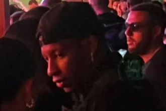 Gonzalo Plata é fotografado em evento noturno no Rio e diz ter acompanhado a família