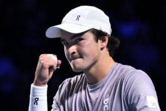 João Fonseca vira sobre Shapovalov e avança no Masters 1000 de Paris