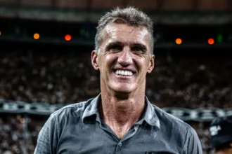 Bragantino abre negociação com Vagner Mancini após demissão de Fernando Seabra