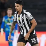 Botafogo mantém Gabriel Silva no banco mesmo com carência na defesa