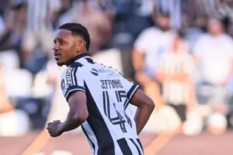 Jeffinho se firma como titular de Ancelotti e mira recorde de jogos pelo Botafogo no Brasileirão 2025