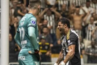 Hulk encerra jejum, leva Atlético-MG à decisão da Sul-Americana e se emociona