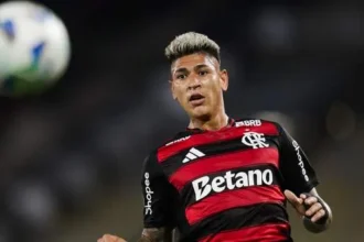 Flamengo joga por empate na Argentina; Palmeiras precisa de três gols em São Paulo
