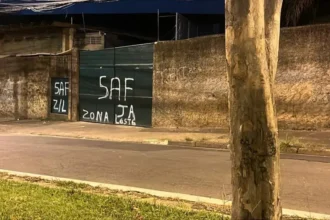 Portões do Brinco de Ouro voltam a ser pichados; torcida cobra “SAF já”