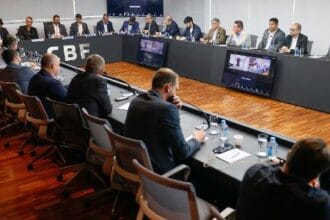 Proposta da CBF para socorrer Série B trava em impasse jurídico e racha clubes da LFU