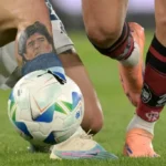 Flamengo segura pressão do Racing com um a menos e garante vaga na final da Libertadores 2025