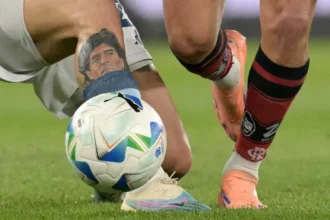 Flamengo segura pressão do Racing com um a menos e garante vaga na final da Libertadores 2025
