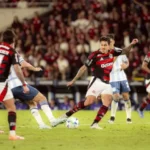 Flamengo empata com Racing, avança à final da Libertadores e dia tem rodada cheia pelo mundo