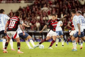 Flamengo empata com Racing, avança à final da Libertadores e dia tem rodada cheia pelo mundo