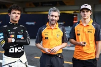 Ex-piloto nega teoria de conspiração e afirma tratamento igualitário na McLaren