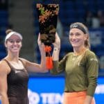 Luisa Stefani desembarca em Riad, mostra arenas do WTA Finals e acompanha ação com Swiatek e Pegula