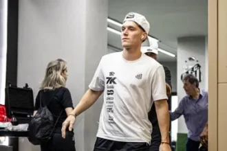 Alto investimento não se traduz em rendimento, e Rollheiser segue devendo no Santos