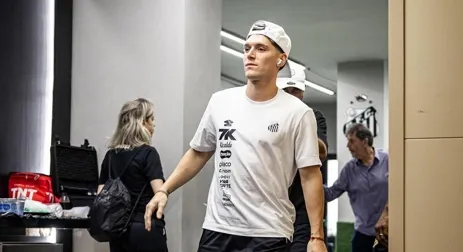 Alto investimento não se traduz em rendimento, e Rollheiser segue devendo no Santos