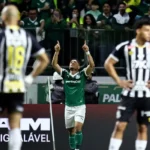 Vitor Roque decide e Palmeiras vence clássico com Santos no Brasileiro