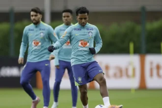 Seleção realiza primeiro treino para amistosos na Europa