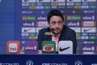 Arthur Elias convoca seleção para últimos amistosos do ano na Europa