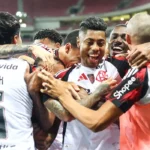 Flamengo goleia Sport e assume liderança; Palmeiras derrota Santos