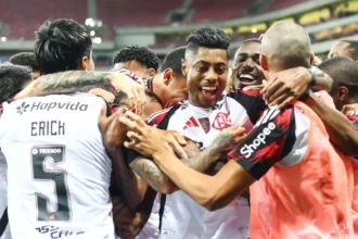 Flamengo goleia Sport e assume liderança do Campeonato Brasileiro