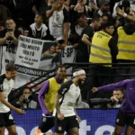 Depay e Yuri Alberto desequilibram e Corinthians vence Majestoso