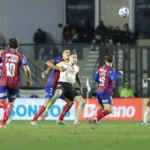 Mirando uma vaga na próxima Libertadores, Bahia recebe o Vasco
